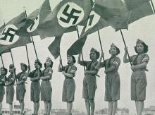 japanese_females_greet_hitlerjugend.jpg